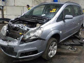 Voiture accidenté Opel Zafira Zafira (M75) MPV 1.6 16V (Z16XEP(Euro 4)) [77kW]  (07-2005/09-2012) 2006/12