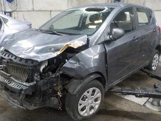 damaged passenger cars Hyundai I-10 i10 (B5) Hatchback 1.0 12V (G3LA) [49kW]  (12-2013/06-2020) 2014/7