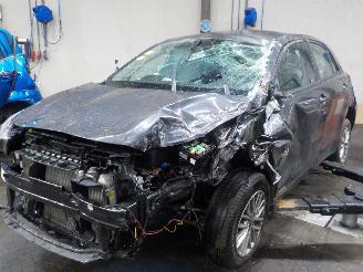Voiture accidenté Kia Rio Rio IV (YB) Hatchback 1.0i T-GDi 100 12V (G3LC) [74kW]  (01-2017/09-20=
20) 2019