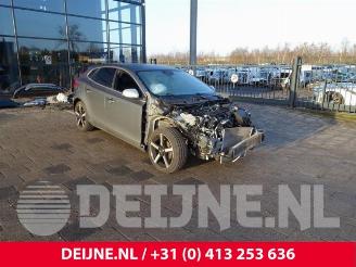 damaged passenger cars Volvo V-40 V40 (MV), Hatchback 5-drs, 2012 / 2019 2.0 D2 16V 2015/10