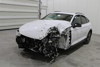 damaged passenger cars Audi Q5  2021/8