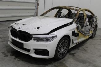 skadebil auto BMW 5-serie 530 2019/12