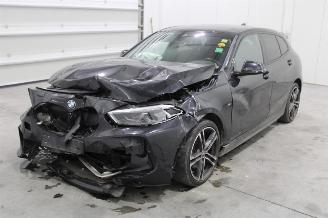 damaged passenger cars BMW 1-serie 116 2021/2