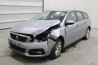 damaged passenger cars Peugeot 308  2021/9