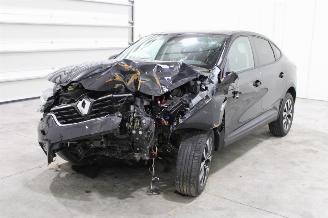damaged passenger cars Renault Arkana  2023/4