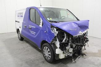 damaged passenger cars Renault Trafic  2021/2