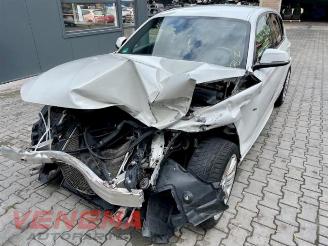 Voiture accidenté BMW 1-serie  2016