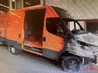 damaged passenger cars Iveco New daily Diesel 2.998cc 110kW RWD 2016-04 2019/1