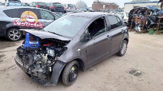 Damaged car Toyota Yaris 2009 1.3 16v 1NRFE Grijs 1G3 Grijs onderdelen 2009/1