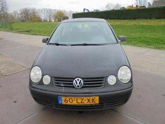krockskadad bil auto Volkswagen Polo Polo IV (9N1/2/3), Hatchback, 2001 / 2012 1.4 16V 2003/7