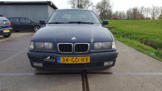 Damaged car BMW 3-serie 3 serie Compact (E36/5) Hatchback 316i (M43-B19(194E1)) [77kW]  (12-1998/08-2000) 2000/9