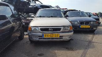 Vaurioauto  passenger cars Opel Astra Astra F (53/54/58/59) Hatchback 1.6i GL/GLS (X16SZR) [55kW]  (09-1991/01-1998) 1996/10