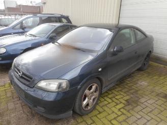 uszkodzony samochody osobowe Opel Astra COUPE 2001/1