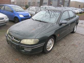 krockskadad bil auto Opel Omega  1995/1