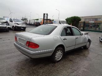 Auto incidentate Mercedes E-klasse  1998/11