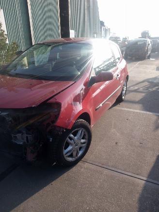 uszkodzony samochody osobowe Renault Clio  2006/6
