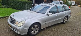 Voiture accidenté Mercedes E-klasse E 320 CDI Avantgarde combi 2003/1
