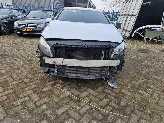 uszkodzony samochody osobowe Mercedes A-klasse A 180 CDI 2013/9