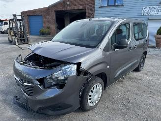 Vaurioauto  passenger cars Opel Combo  2021/5