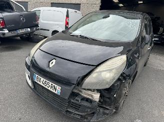 damaged passenger cars Renault Scenic  2011/11